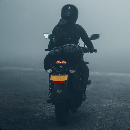 evermotor 2 Stück Reflektor Motorrad Hinten 125 mm Rückstrahler - E4 E-geprüft Reflektoren Katzenauge Hinten mit Aluminium Platte selbstklebend 150° Gebogener